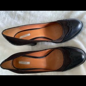 GEOX respira cafe and black leather pumps